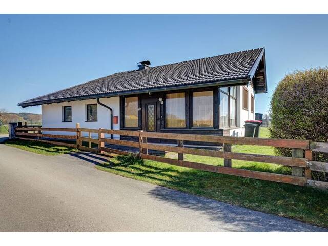 Immobilie in Pfaffstätt - Gemütlicher Bungalow in schöner Wohnlage - Garten - Garage - Keller - Bild 1