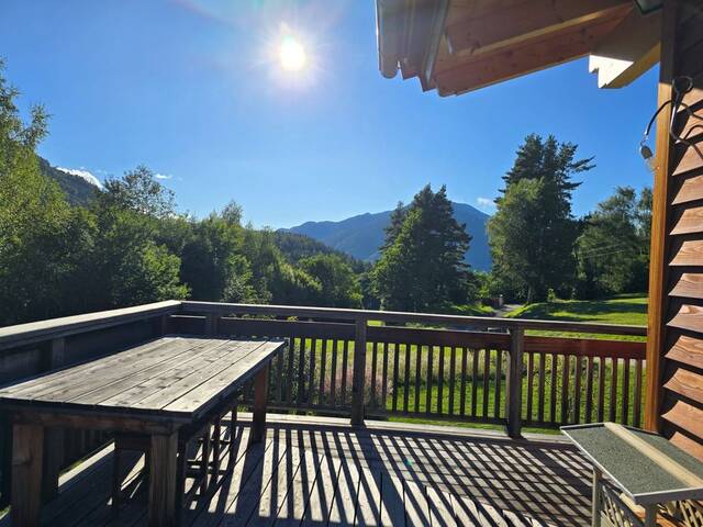 Immobilie in Arnoldstein - Chalet-Feeling mit schönem Ausblick - neuwertiges Qualitätshaus in Arnoldstein - Bild 2