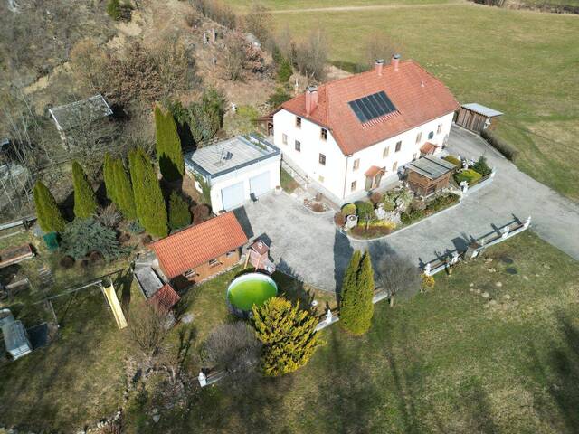 Immobilie in Sarleinsbach - Gepflegtes Einfamilienhaus in absoluter Alleinlage: Großes Grundstück, Solaranlage und Wasser aus eigenem Brunnen – Ihr privates Refugium wartet! - Bild 2