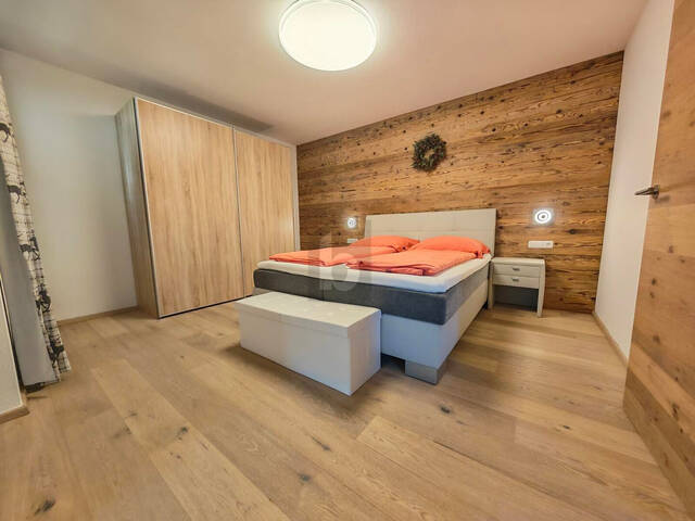 Immobilie in Jochberg - PREISHIT!!! SONNIGE TERASSE MIT PANORAMABLICK AUF DIE UMLIEGENDE BERGWELT MIT EINLEGERWOHNUNG - Bild 1