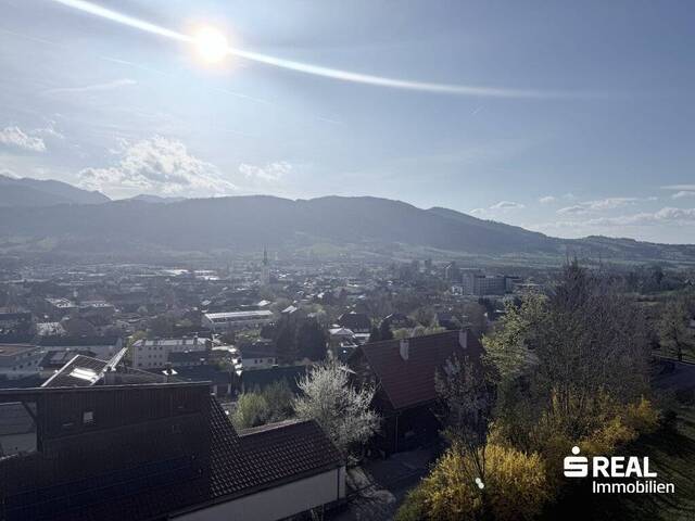 Immobilie in Micheldorf - Über den Dächern von Kirchdorf: 170m², Balkone, Terrassen, Pool, Carport - Ihr neues Zuhause! - Bild 3