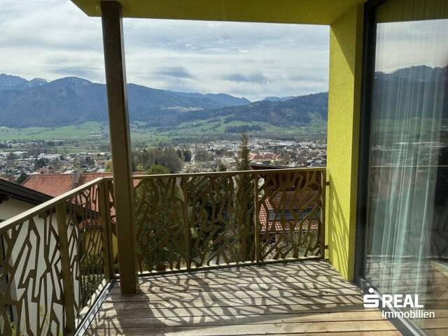 Immobilie in Micheldorf - Über den Dächern von Kirchdorf: 170m², Balkone, Terrassen, Pool, Carport - Ihr neues Zuhause! - Bild 4