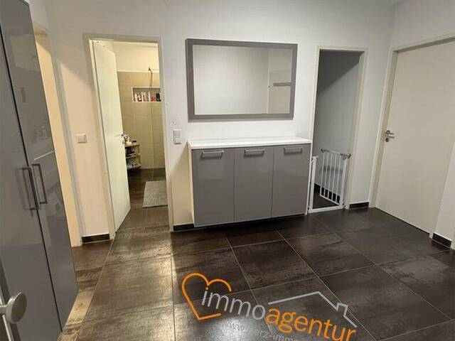 Immobilie in Marchtrenk - Helle, modernisierte 3-Zimmer-Wohnung mit Loggia, Parkplatz und hochwertiger Ausstattung in Marchtrenk - Bild 0