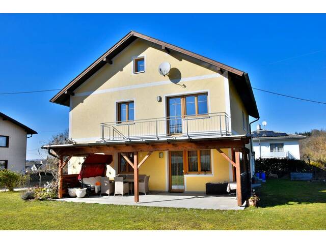 Immobilie in Krenglbach - Saniertes 2-Familienhaus in ruhiger Siedlungslage auf sonnigem Grundstück - Bild 2