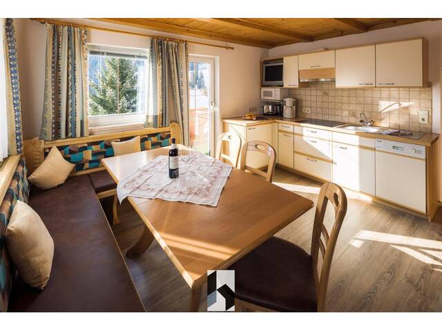 Immobilie in Serfaus - Attraktives Appartementhaus mit Café & Privatwohnung in Top-Lage von Serfaus zu verkaufen! - Bild 1
