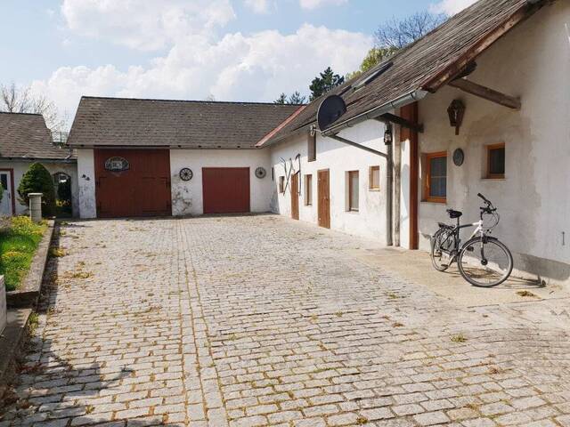 Immobilie in Leobersdorf - Bauernhaus mit zwei Wohneinheiten   Nebengebäude! - Bild 1