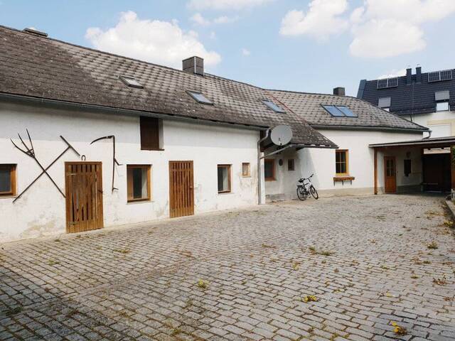 Immobilie in Leobersdorf - Bauernhaus mit zwei Wohneinheiten   Nebengebäude! - Bild 2