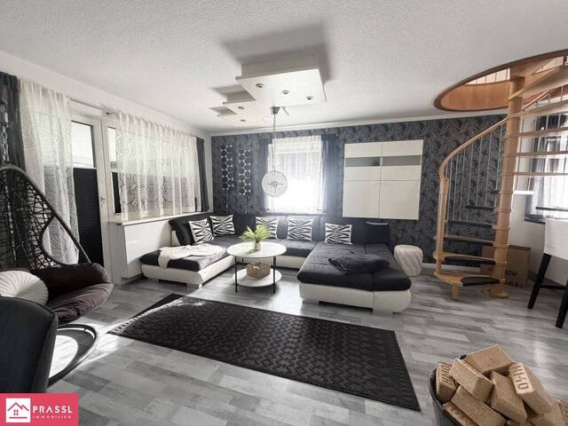 Immobilie in Mürzhofen - Modernisiertes Zweifamilienhaus in Mürzhofen in Aussichtslage mit Garten, Garagen, Terrasse und Pool! - Bild 4