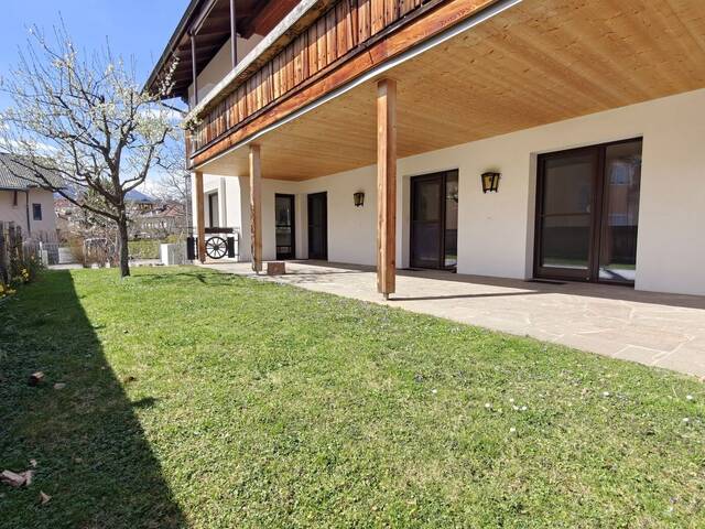 Immobilie in Lienz - Geräumige Wohnung in Lienz mit Terrasse und Gartenzugang - Bild 0