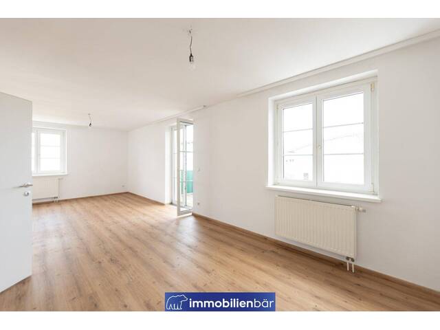 Immobilie in Ried im Innkreis - Perfekte Wohnung für FAMILIE oder WG Vermietung - 4,5 Zimmer aufgeteilt auf 2 Ebenen und 2 Balkone - Bild 0