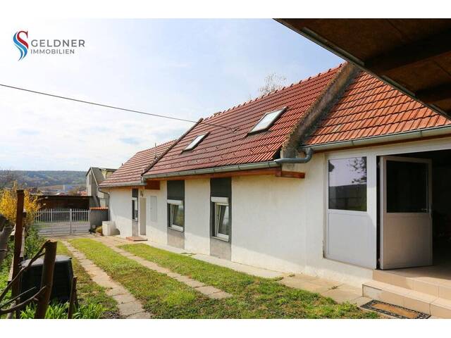 Immobilie in Stoob - Schnäppchen! Altes Haus, 5 Zi, teilweise renoviert, Fenster & Türen erneuert, Dach neu eingedeckt, Carport - Bild 0