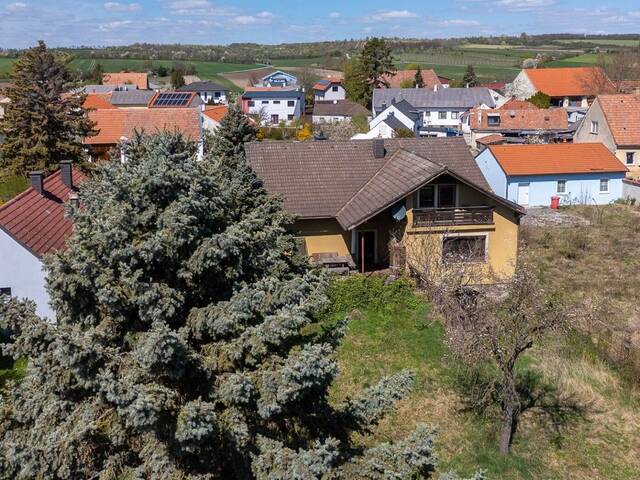 Immobilie in Wienerherberg - Großzügiges Grundstück (1.845 m²) mit Bestandshaus | Ruhe, Grünlage & Entwicklungspotenzial - Bild 1
