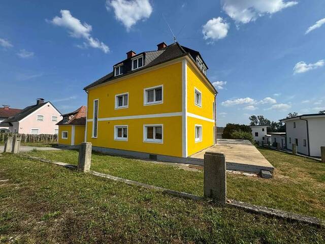 Immobilie in Friedberg - Ruhig gelegenes, sanierungsbedürftiges Mehrfamilienhaus mit großzügigem Grundstück in Friedberg - Bild 2