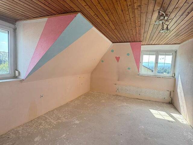 Immobilie in Friedberg - Ruhig gelegenes, sanierungsbedürftiges Mehrfamilienhaus mit großzügigem Grundstück in Friedberg - Bild 4