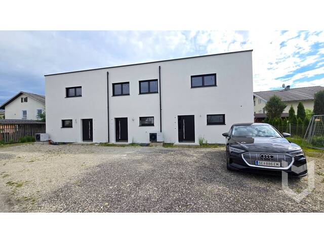 Immobilie in Attnang - EXKLUSIVER FAMILIENHIT - REIHENENDHAUS MIT EIGENGARTEN UND POOL - Bild 1