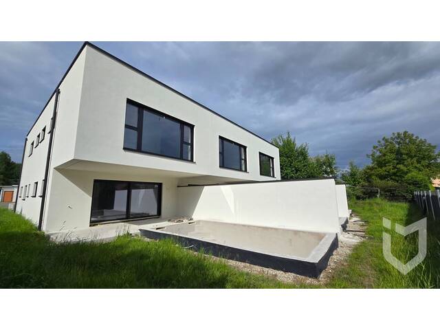 Immobilie in Attnang - EXKLUSIVER FAMILIENHIT - REIHENENDHAUS MIT EIGENGARTEN UND POOL - Bild 2