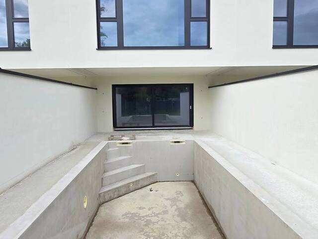Immobilie in Attnang -   EXKLUSIVER FAMILIENHIT   REIHENHAUS MIT EIGENGARTEN UND POOL - Bild 2