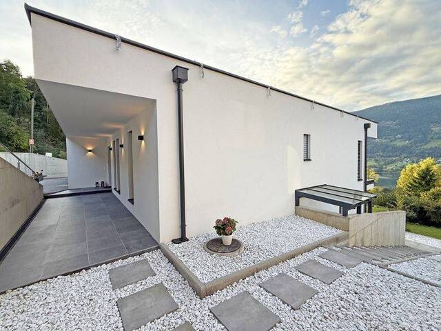 Immobilie in Ossiach - Moderne Villa mit unverbaubarem Seeblick am Ossiacher See - Bild 1