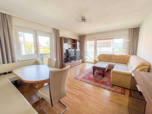 Immobilie in Altmünster - Traunsee-Blick & Sonne: Stilvolle 3-Zimmer-Wohnung mit 2 Balkonen, Garage & ruhiger Lage - Bild 0