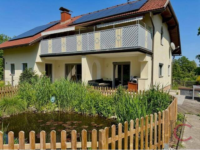 Immobilie in Krumpendorf - Lichtdurchflutete 5-Zi.-Wohnung mit Terrasse & Garten in Ruhelage - Bild 0