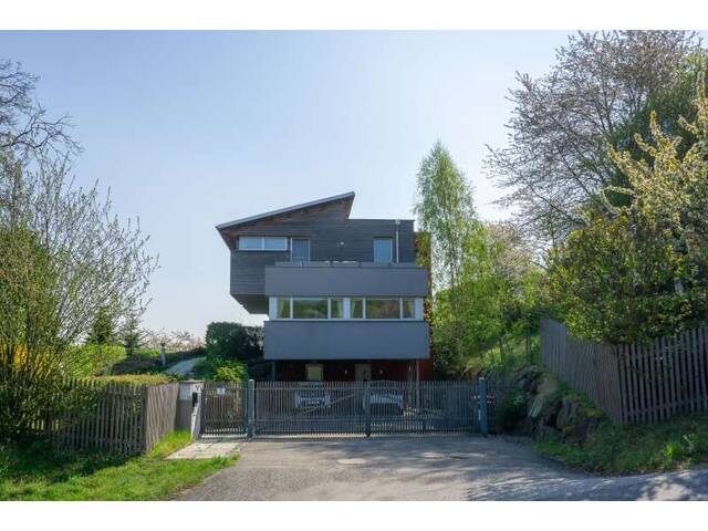 Immobilie in Asperhofen - Nachhaltig wohnen mit Erdwärme – Architektenhaus in idyllischer Grünruhelage mit Weitblick - Bild 1
