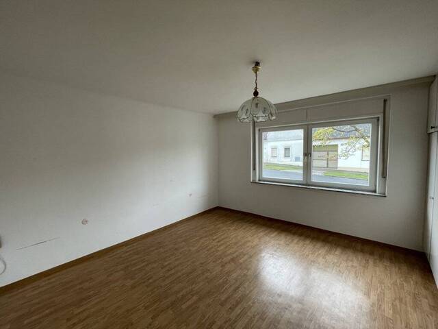 Immobilie in Müllendorf - GEPFLEGTES EINFAMILIEN-HAUS MIT GROSSER GARAGE/HALLE! - Bild 1