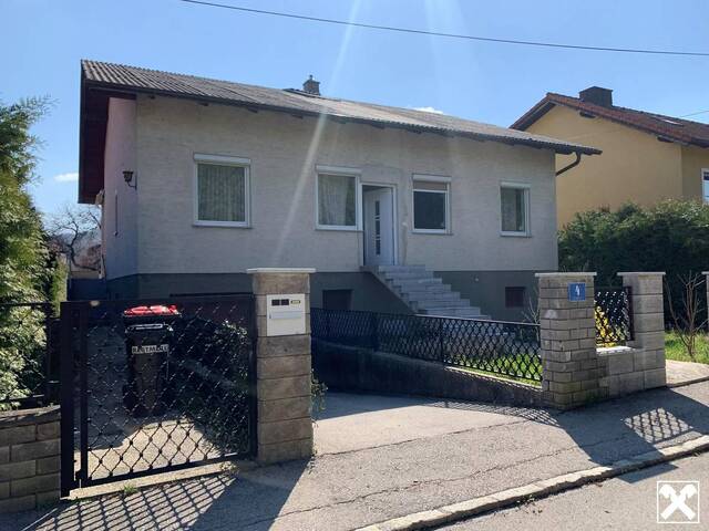 Immobilie in Königstetten - LIEBEVOLLES, TEILRENOVIERTES EINFAMILIENHAUS IN BEGEHRTER WOHNLAGE VON KÖNIGSTETTEN MIT HERRLICHEM FERNBLICK IN DEN WIENERWALD - Bild 0