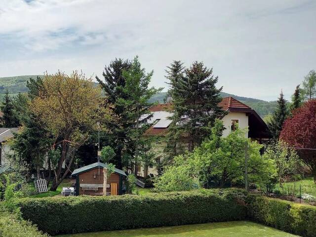 Immobilie in Königstetten - LIEBEVOLLES, TEILRENOVIERTES EINFAMILIENHAUS IN BEGEHRTER WOHNLAGE VON KÖNIGSTETTEN MIT HERRLICHEM FERNBLICK IN DEN WIENERWALD - Bild 1