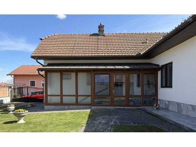 Immobilie in Limberg - EIN NEUES GLÜCKLICHES KAPITEL FÜR DAS EHEMALIGE BAUERNHAUS AUS FAMILIENBESITZ - Bild 2