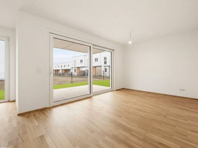 Immobilie in Wiener Neustadt - PROVISIONSFREI! Lichtdurchflutete 2-Zimmer-Wohnung mit Garten | Ideal geschnitten für viel Raum | Bezugsfertig - Bild 1