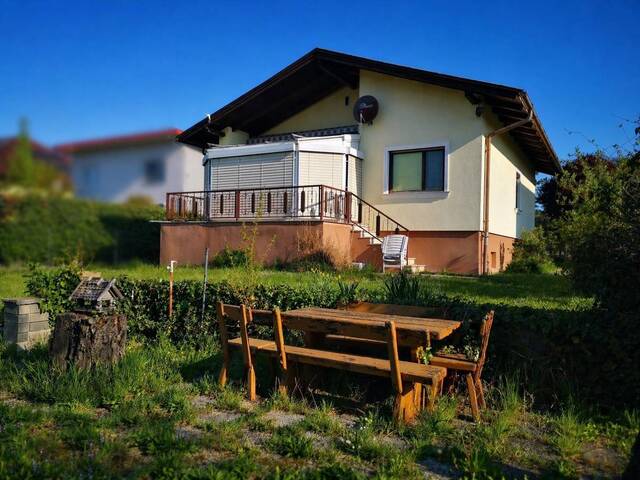 Immobilie in Stetten - Kleines Haus, großes Grundstück mit Fernblick - Ruhelage nahe Wien, ideal für Pärchen - Bild 1