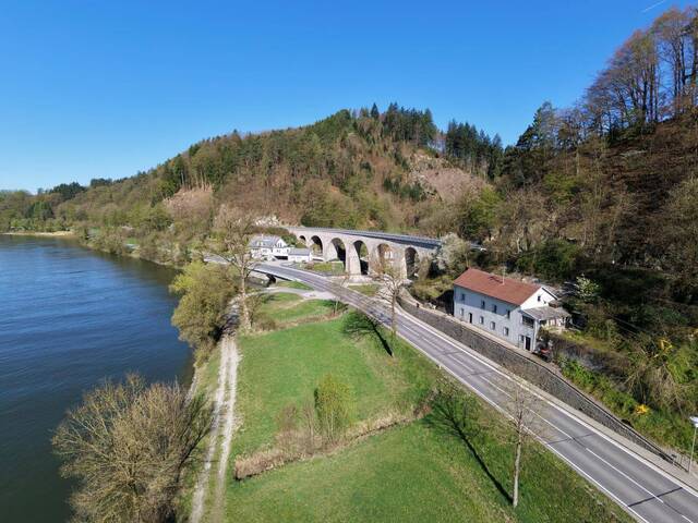 Immobilie in St. Nikola an der Donau - Renovierungsbedürftiges Haus mit Blick auf die Donau - Bild 1