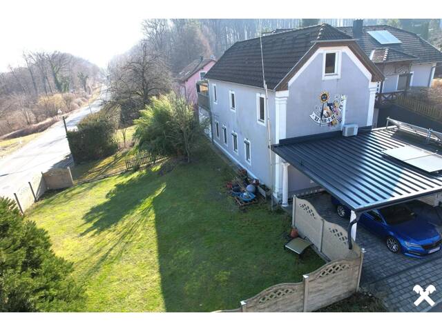 Immobilie in Ried am Riederberg - Attraktives Wohnhaus mit zwei Wohneinheiten und Garten nahe Wien - Bild 0