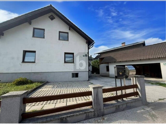 Immobilie in Kleinzell - GROßZÜGIGER HAUSTEIL MIT GARTEN & POTENZIAL ? 179 M² IN RUHIGER LAGE - Bild 0