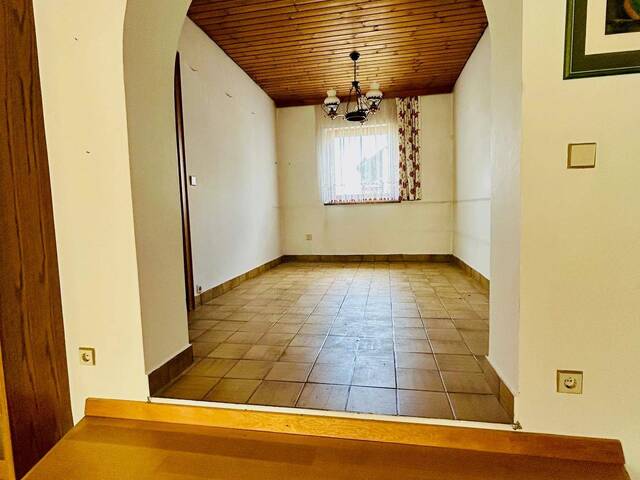 Immobilie in Lamprechtshausen - Geräumiger 8-Zimmer Bungalow mit Garten in Lamprechtshausen - Bild 3
