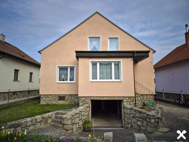 Immobilie in Göllersdorf - GEPFLEGTES EINFAMILIENHAUS MIT GARAGE UND SCHÖNEM GARTEN - Bild 0