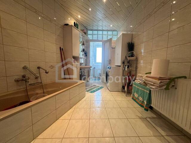 Immobilie in Schrems - Großzügiges Zweifamilienhaus Garten, Balkon & 4 Stellplätzen - Top Preis! - Bild 2