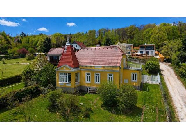Immobilie in Bad Sauerbrunn - Renovierte Villa in Bestlage von Bad Sauerbrunn – großzügiges Grundstück & ausbaufähiges Dachgeschoss - Bild 0