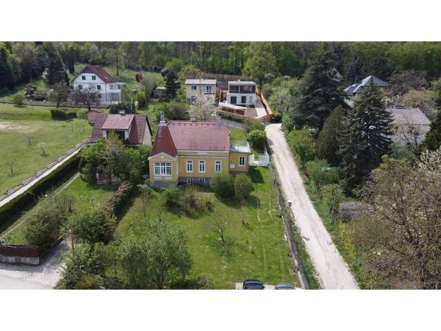 Immobilie in Bad Sauerbrunn - Renovierte Villa in Bestlage von Bad Sauerbrunn – großzügiges Grundstück & ausbaufähiges Dachgeschoss - Bild 1