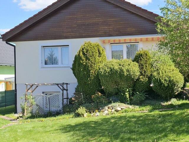 Immobilie in Hönigsberg - Einfamilienhaus am Land – hier wird der sonnige Garten zur Oase der Ruhe mit Sommerzauber im Gartenhäuschen. - Bild 2