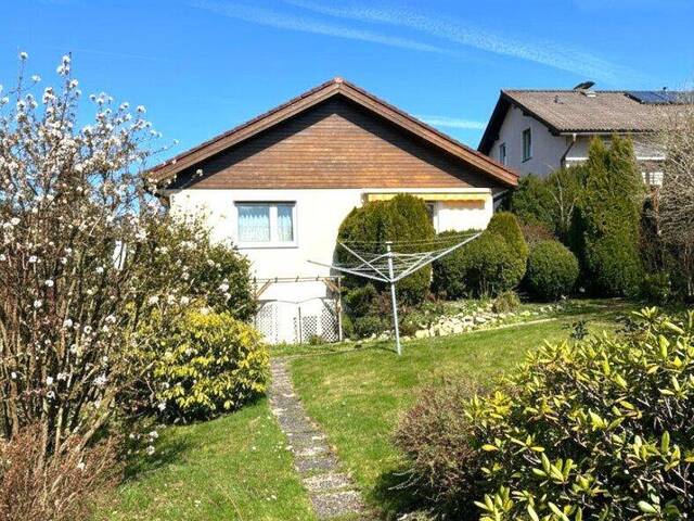 Immobilie in Hönigsberg - Einfamilienhaus am Land – hier wird der sonnige Garten zur Oase der Ruhe mit Sommerzauber im Gartenhäuschen. - Bild 3