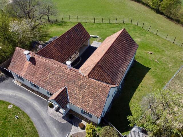 Immobilie in Sinabelkirchen - Historischer Dreikant-Bauernhof für naturverbundene Architekturliebhaber - Bild 1