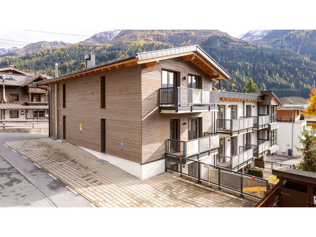 Immobilie in St. Anton am Arlberg - St. Anton: Helle Alpen-Style Suite mit Sauna und sonniger Terrasse mit kleinem Gartenanteil - Bild 4