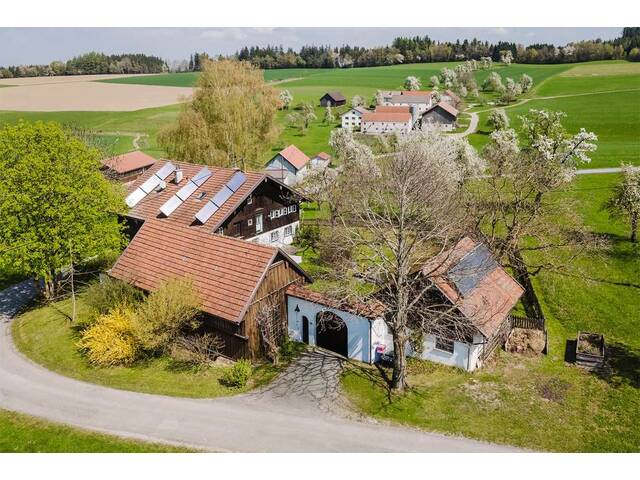 Immobilie in Mehrnbach - Kleinod im Grünen! Historischer Bauernhof mit Seele nahe Ried im Innkreis - Bild 0