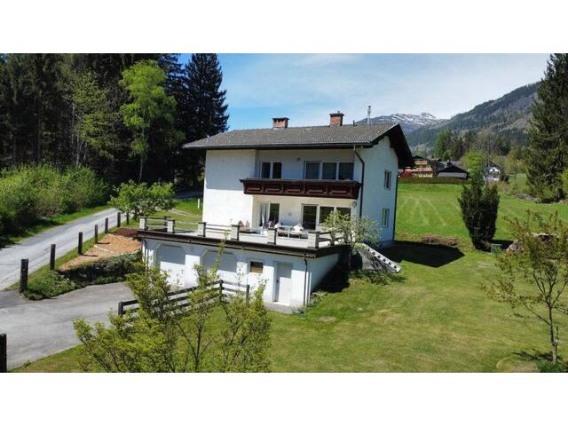 Immobilie in Irschen - Ein Schmuckstück im Grünen. Ein- bis Zweifamilienhaus, ca. 160 m² Wfl., große Terrasse, Doppelgarage, Kamin uvm.. - Bild 1