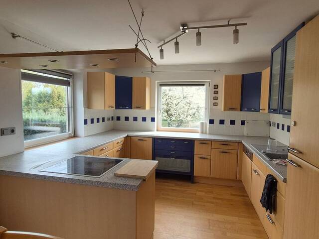 Immobilie in Asperhofen - EIN- ZWEIFAMILIENHAUS MIT ZWEI EINGÄNGEN UND 3 GARAGEN - Bild 1