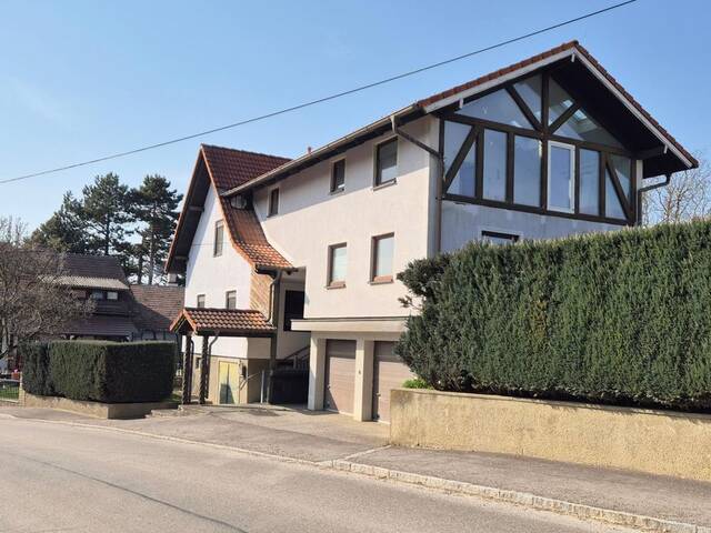 Immobilie in Asperhofen - EIN- ZWEIFAMILIENHAUS MIT ZWEI EINGÄNGEN UND 3 GARAGEN - Bild 2