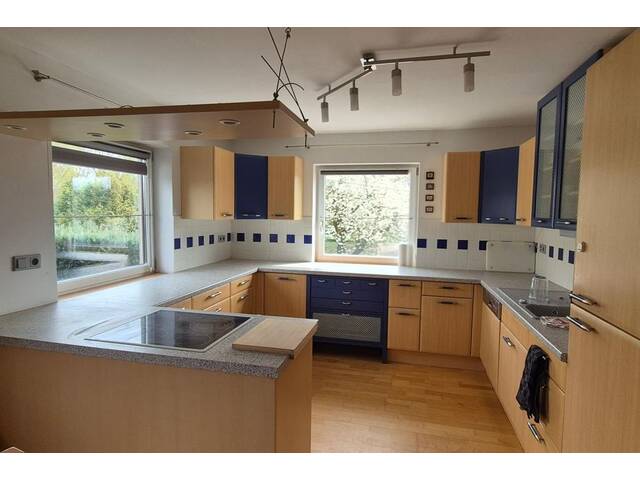 Immobilie in Asperhofen - EIN- ZWEIFAMILIENHAUS MIT ZWEI EINGÄNGEN UND 3 GARAGEN - Bild 4