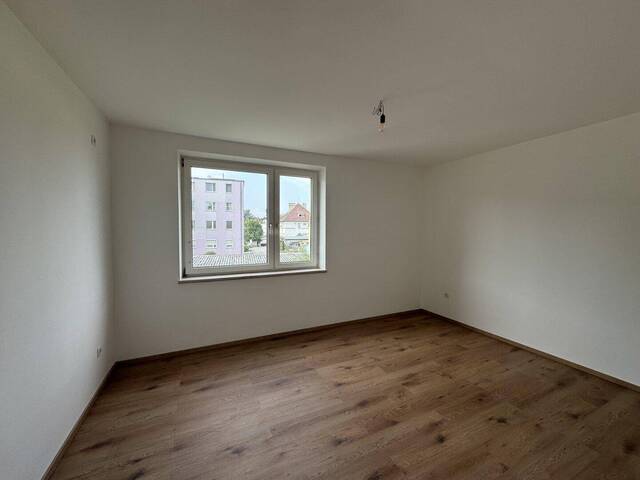 Immobilie in Ebenfurth - Sofort verfügbar - helle 2-Zimmer-Wohnung mit idealer Raumaufteilung - Bild 1