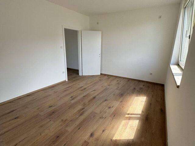 Immobilie in Ebenfurth - Sofort verfügbar - helle 2-Zimmer-Wohnung mit idealer Raumaufteilung - Bild 2